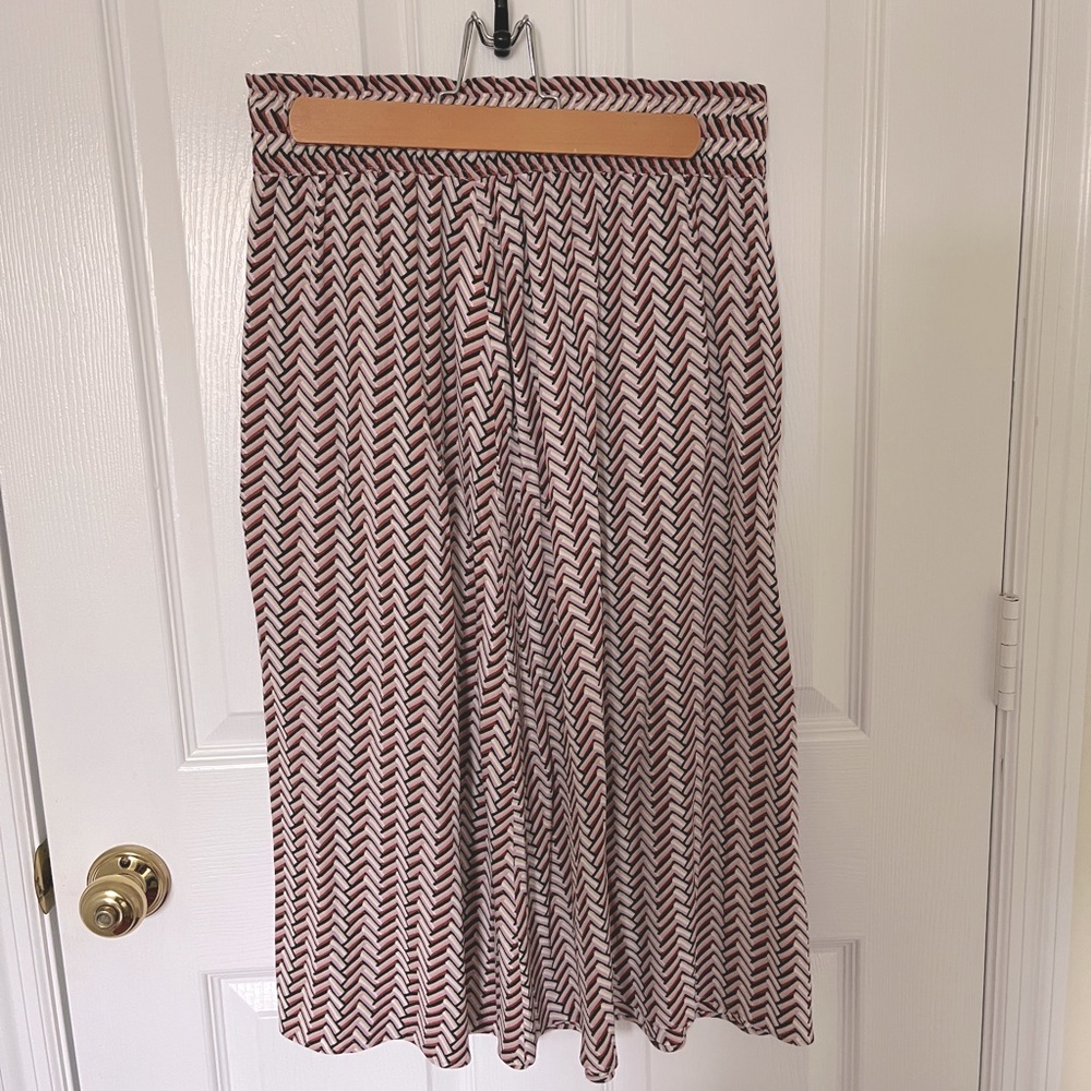 Loft chevron midi skirt in XS Petite